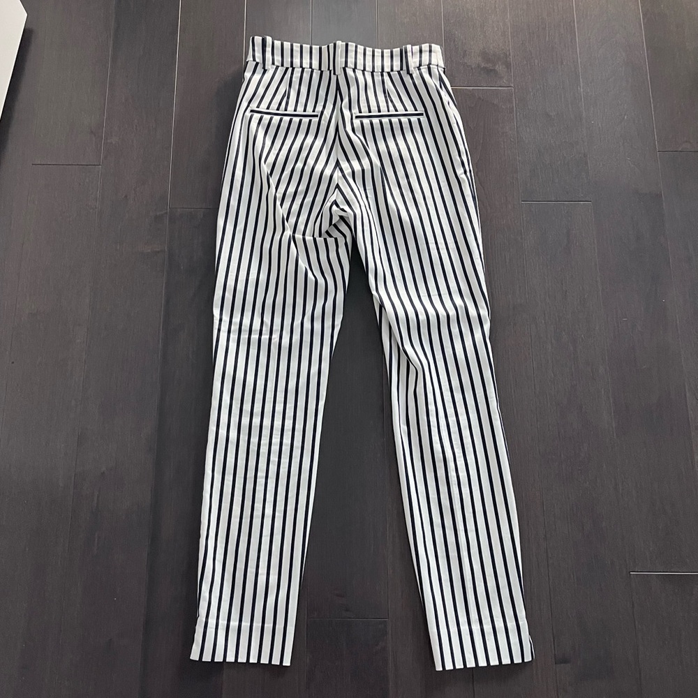 H&M Navy and White Striped Slacks Size 2 Ankle Height
Business Casual, Office - Picture 4 of 13